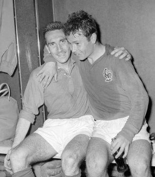 Avec Just Fontaine, après la victoire sur l'Irlande du Nord (4-0) en quarts de finale de la Coupe du monde 1958.